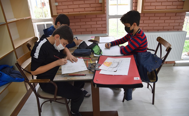 Öğrenciler sınavlara hazırlanıyor