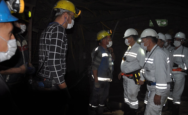 MHP’li Akçay Soma’da madencilerle buluştu