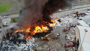 Manisa’da geri dönüşüm fabrikasında yangın   
